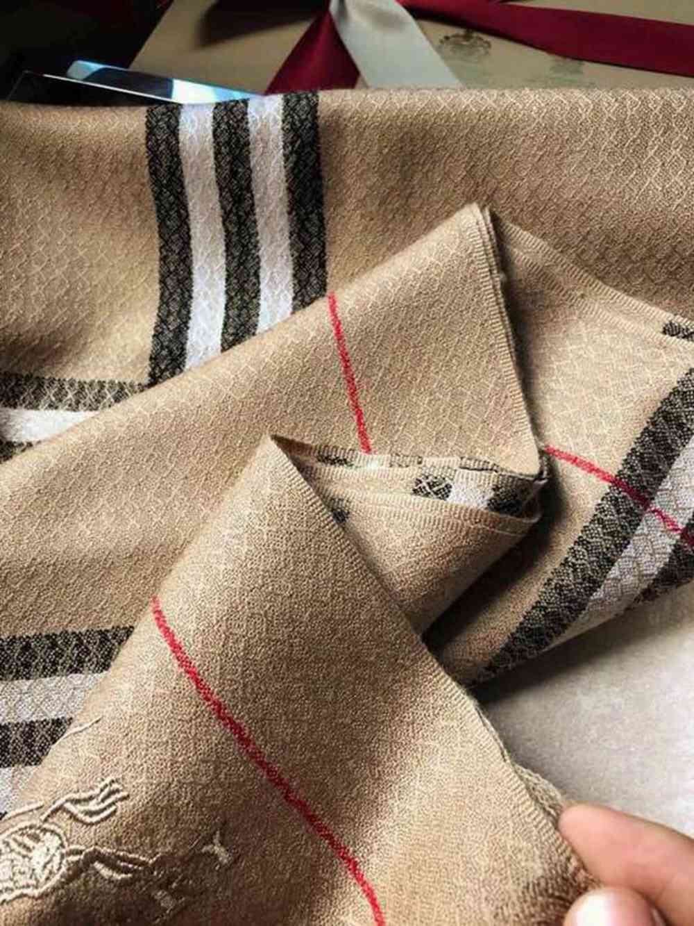 Bv*b*rry Scarf